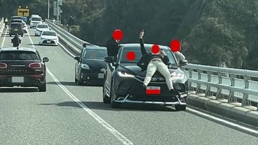 車のボンネットに人が寝そべり“危険運転”　人気観光スポット「角島大橋」　警察が捜査　山口県