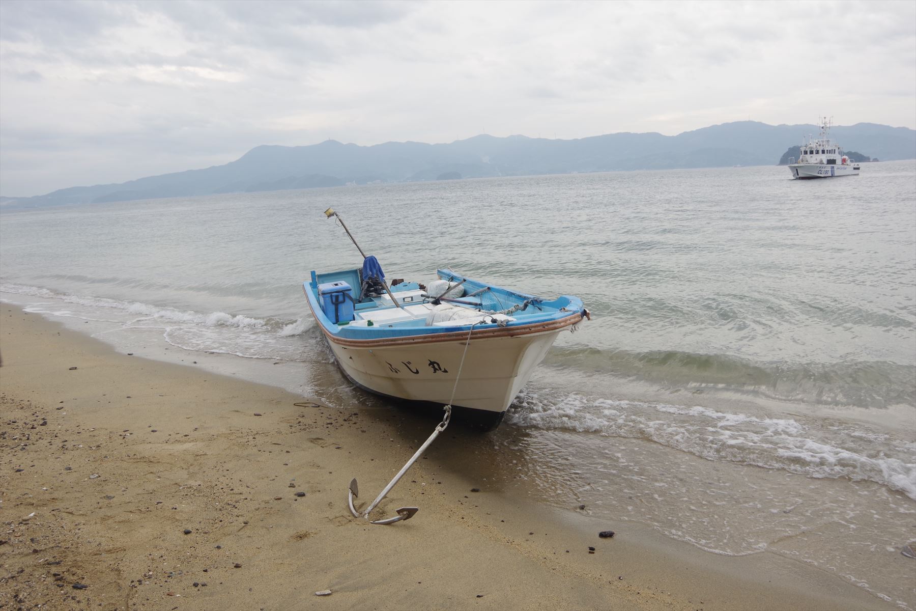 瀬戸内海で“当て逃げ”事件　砂浜に漂着のプレジャーボートに衝突の痕跡　70歳船長死亡　船体から別船の塗料が…海上保安部が“逃走船”の特定急ぐ