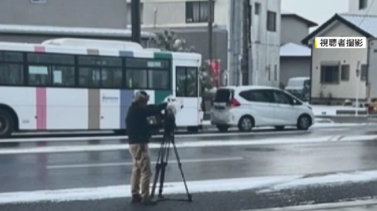 「スリップした」西鉄の路線バスが乗用車に追突　路面凍結が原因か　県内で少なくとも50件事故で12人けが　福岡