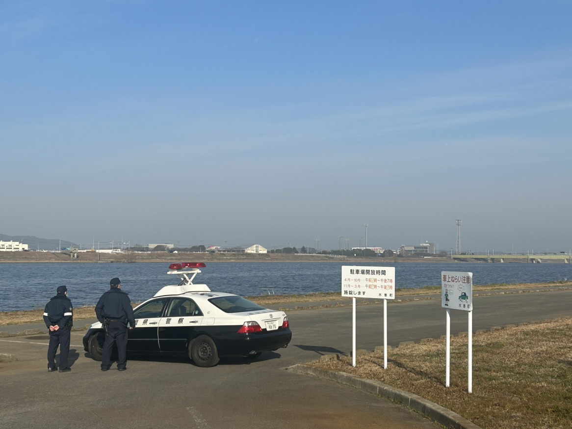 水巻町の遠賀川に軽乗用車が転落　パトカーの追跡から逃走中　運転手の男性死亡