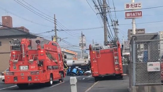 駐車中の無人トラックが後退　男性運転手（47）が巻き込まれ死亡　10メートル以上移動し国道にはみ出す　北九州市のコンビニ駐車場　福岡