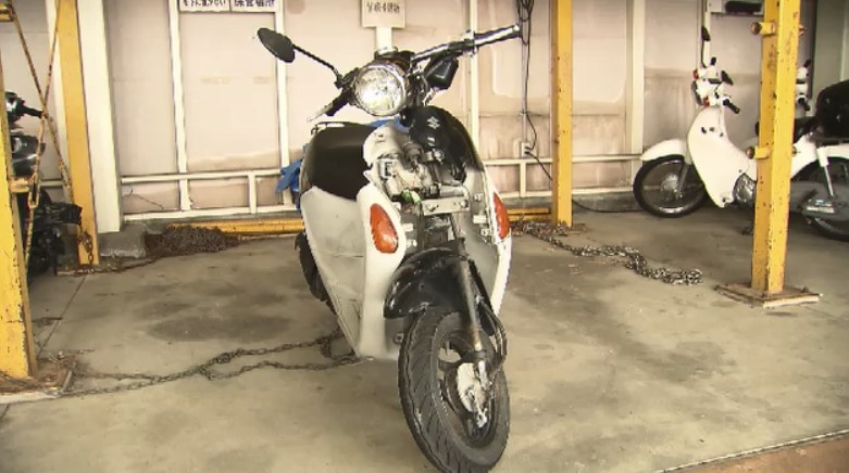 2人乗り原付バイクが軽乗用車と衝突　事故直前までパトカーから逃走　原付バイクの男性1人が意識不明　福岡