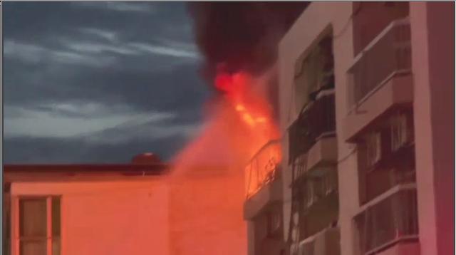大野城市のマンションで火事　２０代男性が煙を吸うなどして搬送　出火原因調べる