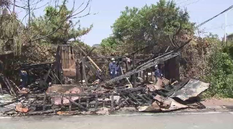 焼け跡から性別不明の遺体見つかる　住宅1棟全焼の火事　1人暮らしの93歳男性と連絡取れず　遺体の身元確認急ぐ　福岡・芦屋町