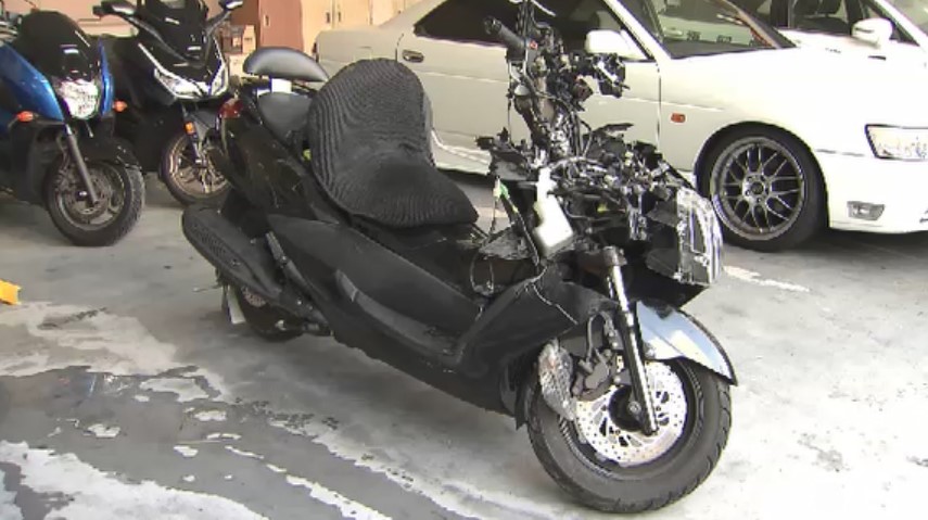 「人が電柱とバイクに挟まれている」と通報　バイクが電柱に衝突する事故　運転の男性死亡　緩やかなカーブでブレーキ痕なし　福岡