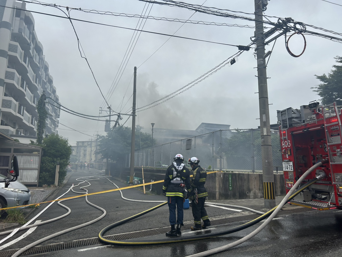 【速報】「アパートから黒煙と炎」複数の通報寄せられる　北九州市戸畑区の住宅で火事　福岡