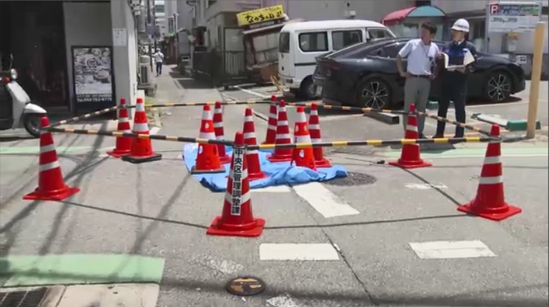 また道路が陥没　福岡市の中心部近く　約1.5メートル四方で深さ約1メートル　交通規制し復旧急ぐ