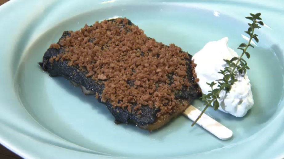 あの「ブラックモンブラン」が肉料理に　仕上げは本物の“サクサク”クランチ　「実は同い年」西鉄グランドホテルと驚きコラボ　福岡