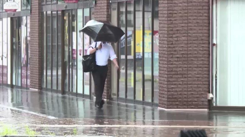 福岡県で落雷・竜巻・急な強い雨に注意　1時間に40ミリ予想も　久留米市などで雨降りだす　大気の状態が非常に不安定