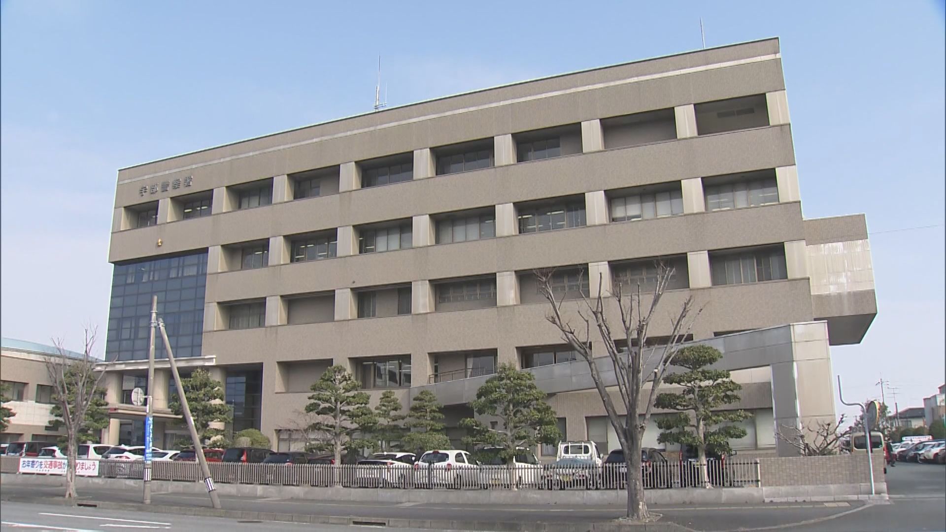 【速報】「壁が破壊され煙が見える」と通報　アパートの一室で爆発　ガラスの引き戸2枚割れ1人けが　調理中に何らかの原因で爆発か　山口・宇部市