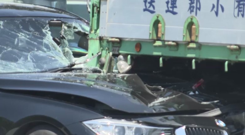 国道でトラックなど5台が次々と衝突　幼稚園バスも巻き込まれる　2人が病院搬送　福岡市博多区