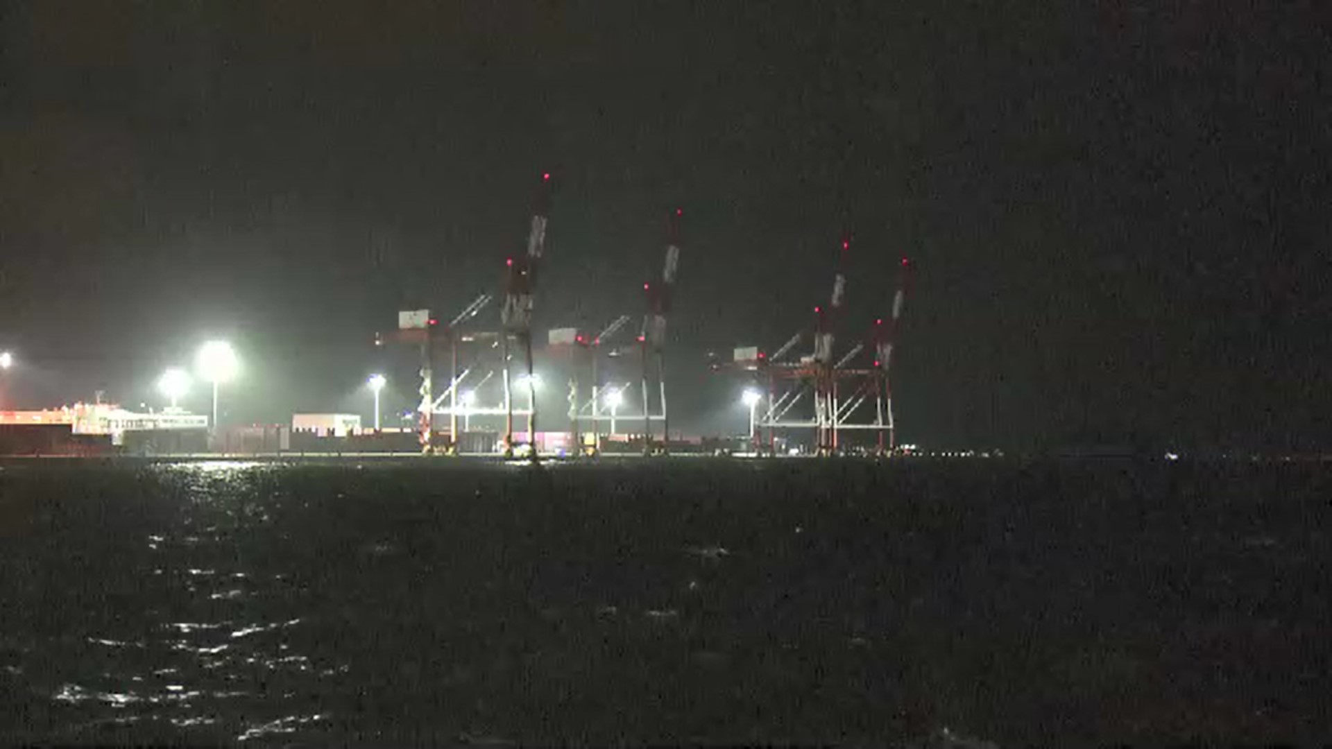 福岡市の沖で人の上半身見つかる　 近くの砂浜では右足を発見　関連含め事件・事故の両面で調べ